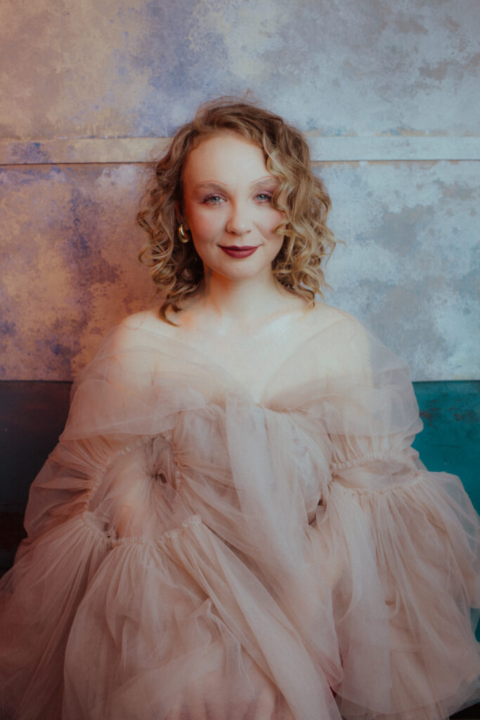 Жіночі голоси української сцени 90-х 32 Жіночі голоси української сцени 90-х