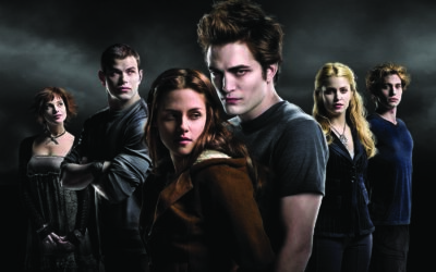 До 20-річчя бестселера Стефені Маєр в українські кінотеатри повертається вампірська сага «Сутінки»