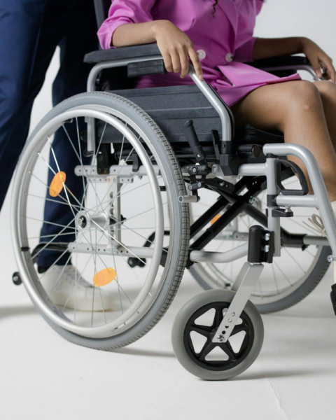 Бідність, виснаження та 15% думок про самоушкодження - як живуть мами дітей з інвалідністю в Україні