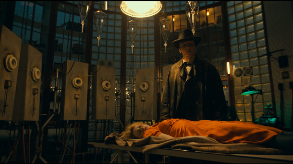 «Мене цікавить внутрішній монстр, якого я бачу в собі». Інтерв’ю з режисеркою та продюсеркою фільму «Наречена!» Меґґі Джилленгол