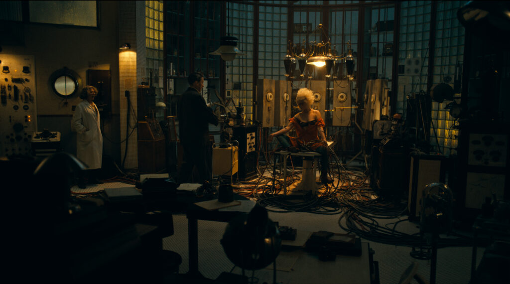 «Мене цікавить внутрішній монстр, якого я бачу в собі». Інтерв’ю з режисеркою та продюсеркою фільму «Наречена!» Меґґі Джилленгол