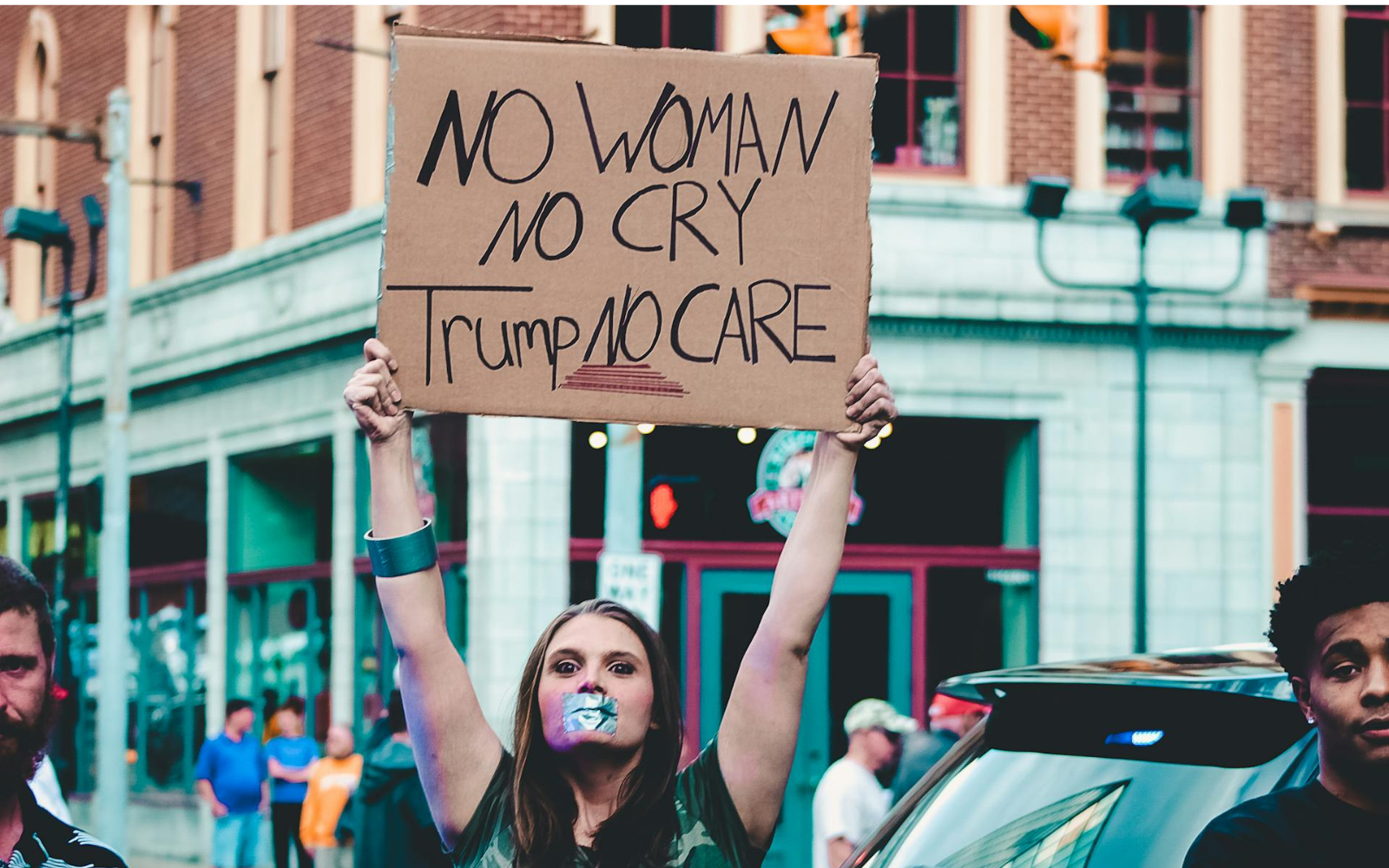 Жертви Епштейна позиваються проти Google та уряду США за доксинг