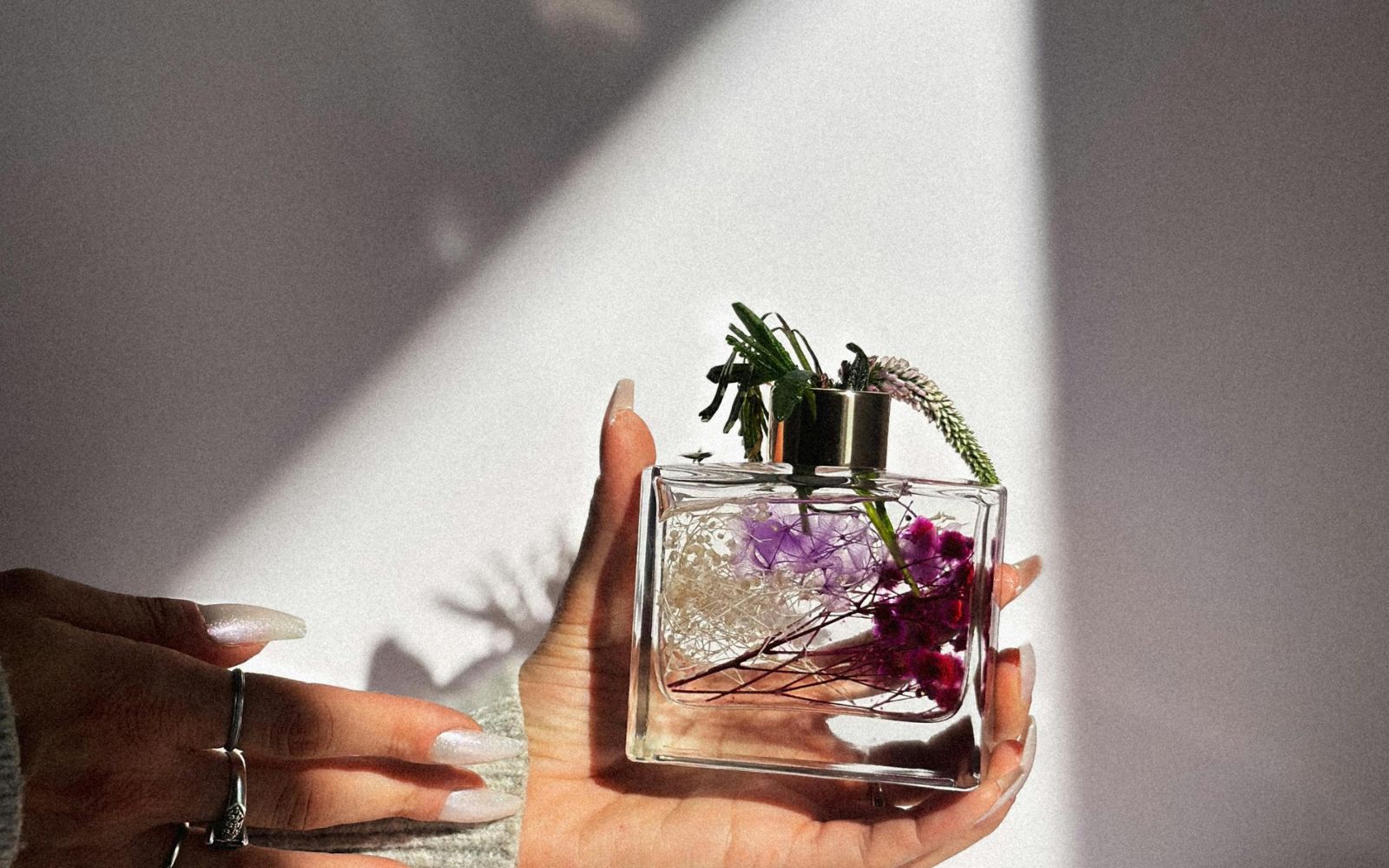 Аромат ідеального побачення: 10 нішевих парфумів, щоб створити правильне перше враження