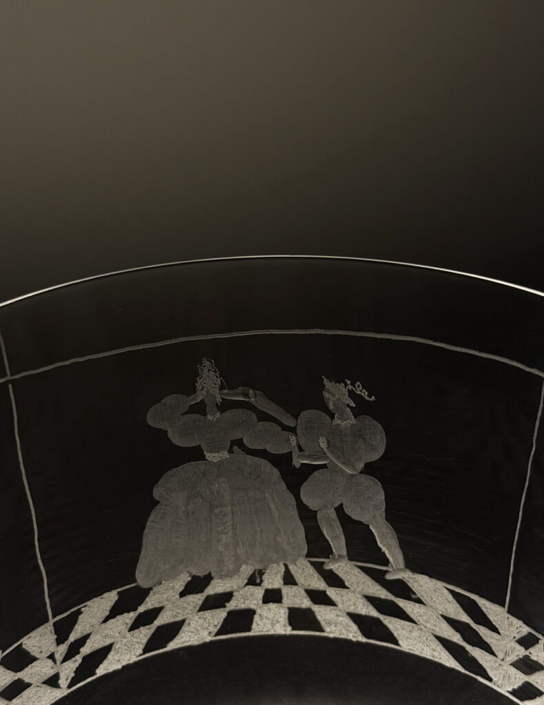 «Карта країни ніжності»: Ярина Федорів представить у Києві виставку скляних келихів з італійським гравіюванням