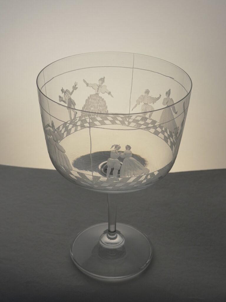 «Карта країни ніжності»: Ярина Федорів представить у Києві виставку скляних келихів з італійським гравіюванням