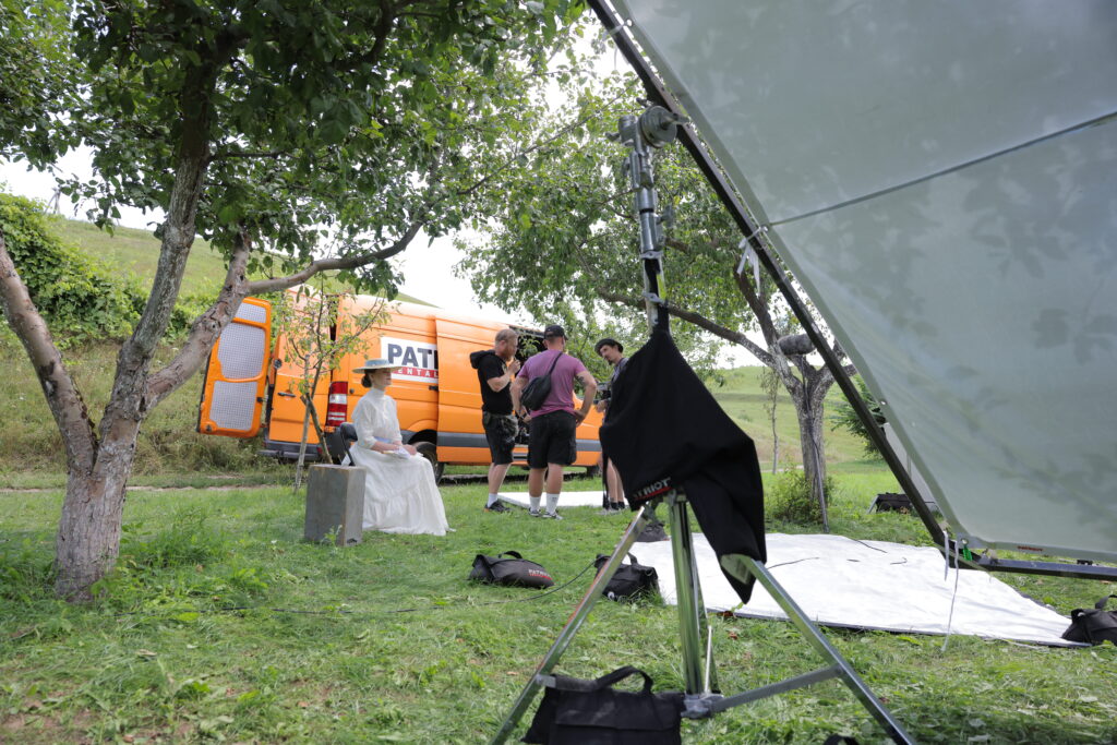 «Наслідування історії дружби Ольги Кобилянської та Лесі Українки». Режисерка Ельвіра Смірнова й акторка Тетяна Яворська про фільм «Смак мигдалю»