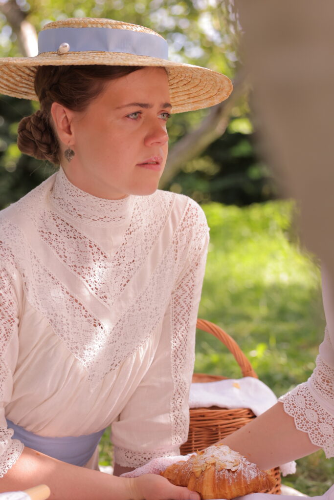 «Наслідування історії дружби Ольги Кобилянської та Лесі Українки». Режисерка Ельвіра Смірнова й акторка Тетяна Яворська про фільм «Смак мигдалю»