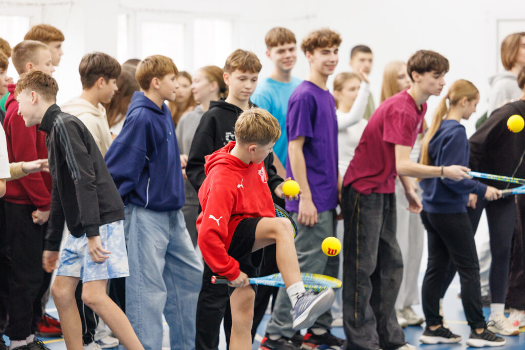 «Шкільний матч-пойнт»: Фонд Марти Костюк масштабує тенісний проєкт ще на три області України