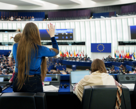 Євродепутатки отримали право передавати свій голос колегам через народження дитини