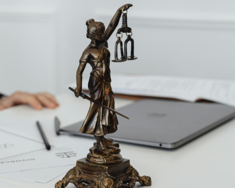 Довічне ув’язнення: на Дніпропетровщині винесли вироки вбивці 16-річної дівчини та ґвалтівнику дітей