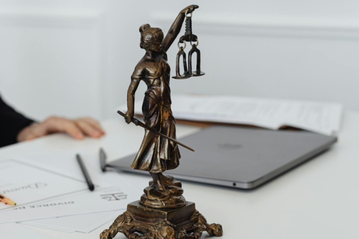 Довічне ув’язнення: на Дніпропетровщині винесли вироки вбивці 16-річної дівчини та ґвалтівнику дітей