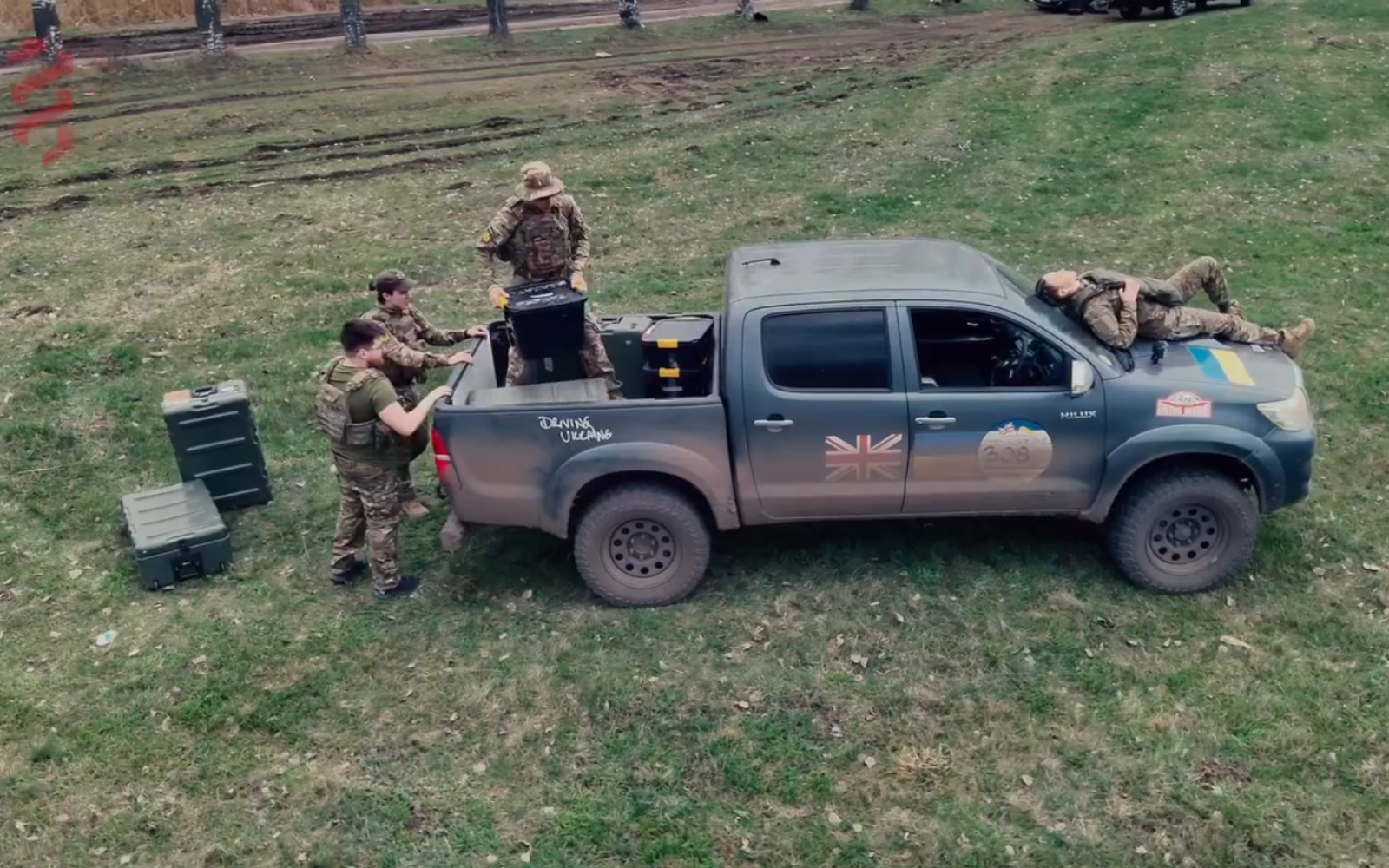 Співачка Дуа Ліпа допомогла придбати автомобіль для українського медичного батальйону