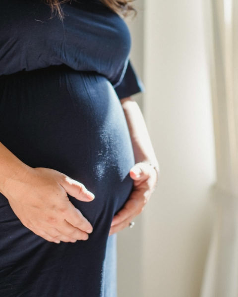 Народжуваність у США впала до історичного мінімуму: жінки відкладають дітей на потім