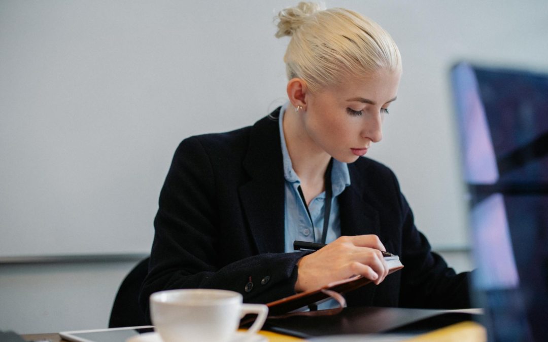 Хронічне перевантаження та економічна незахищеність: як живуть і працюють українські медійниці у 2026 році — дослідження