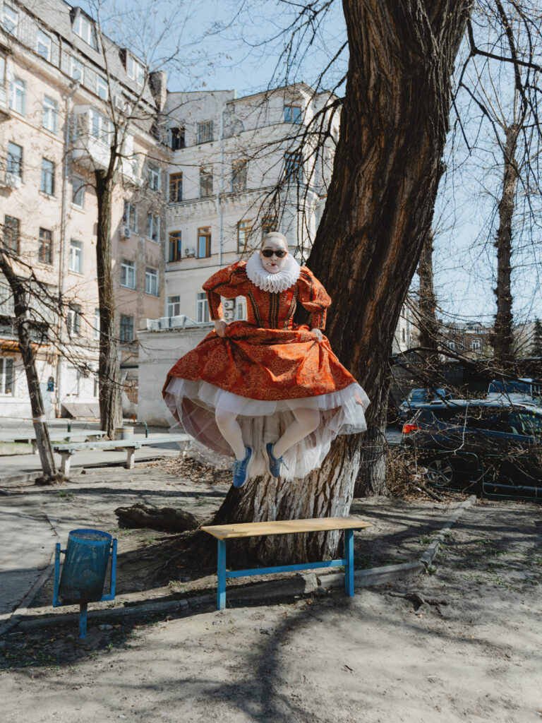 «Те, на що всі так довго чекали». У Києві покажуть виставу на межі стендапу й театру