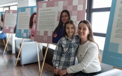 «Її голос. Її історія. Її сила». У Києві відкрилася фотовиставка про жінок, які знайшли сили почати все знову
