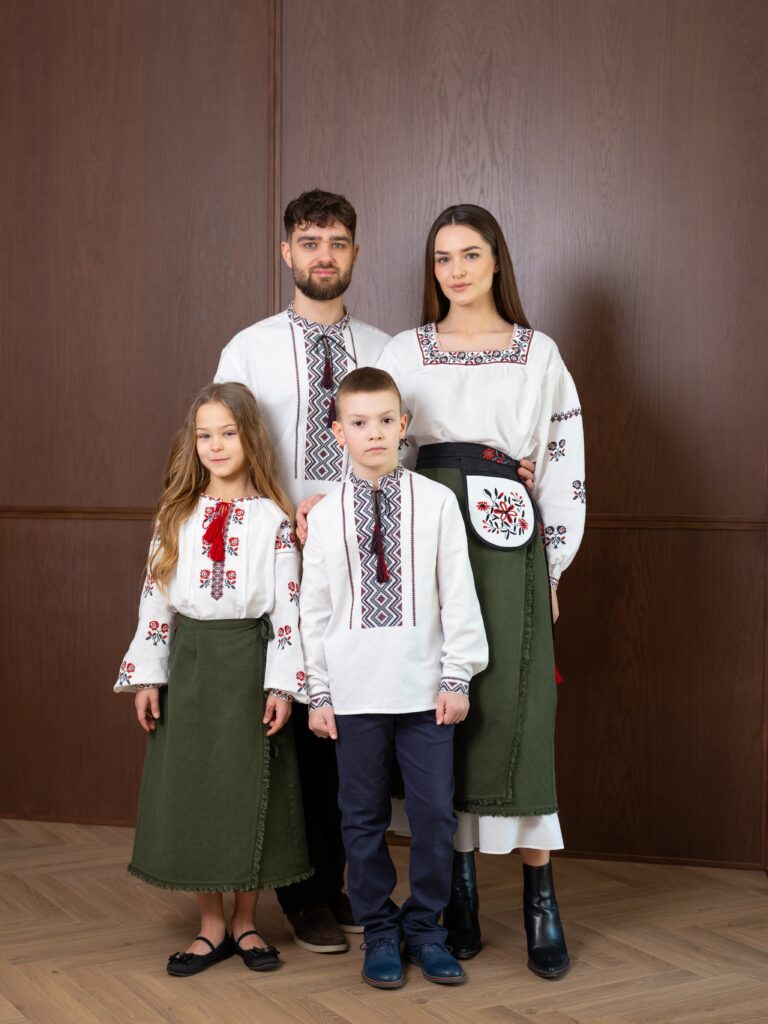 Бренд Edelvika та Ma’Rijany Hemp Company презентували колекцію етнодягу з конопляного текстилю «Поліська скриня»