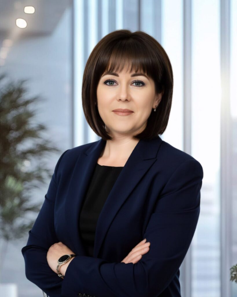 «Навчання — це та єдина опора, яку ніхто не зможе у вас забрати»: Як стипендія L’ESKIZZO змінила життя п’яти жінок 