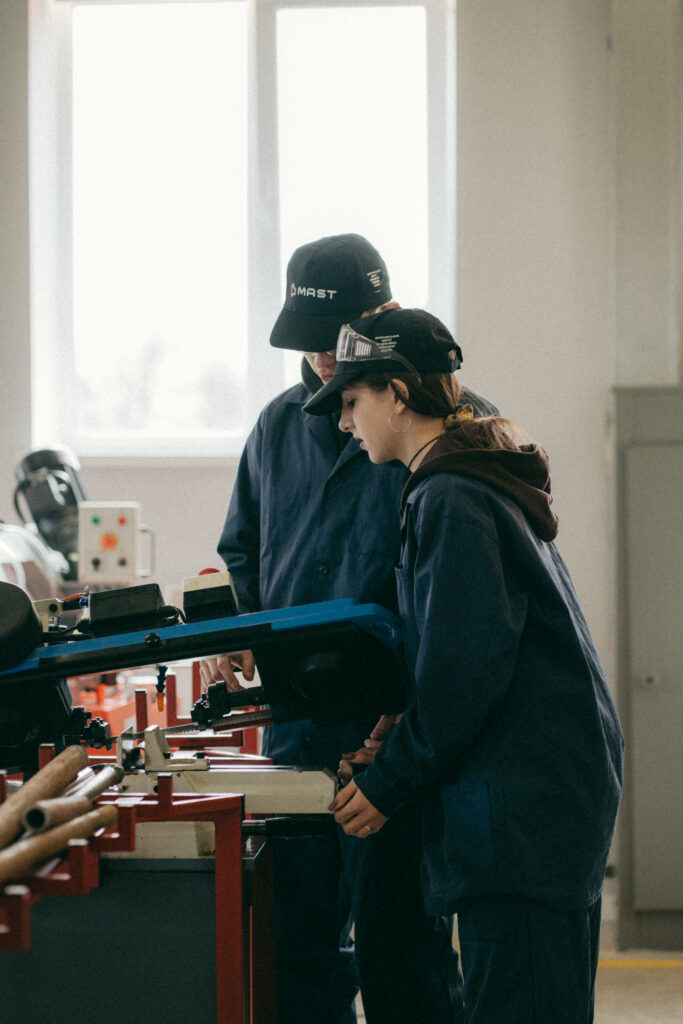 «Немає чоловічої і жіночої роботи — є спільна». Чому дівчата обирають профтех