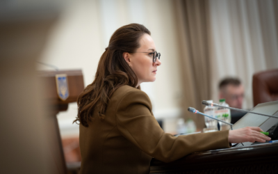 Кабмін оновив правила виїзду за кордон для депутаток та держслужбовиць