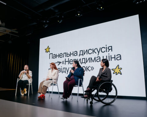 Дискусія про фінансові виклики ветеранок, матерів та жінок з інвалідністю на форумі Розраховую на себе