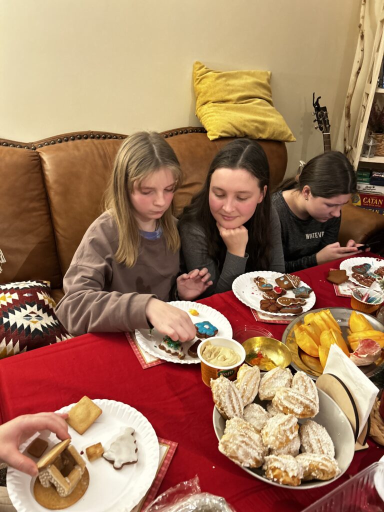 «Ці діти вже поруч із нами». Історії жінок, які стали наставницями для підлітків без батьківського піклування