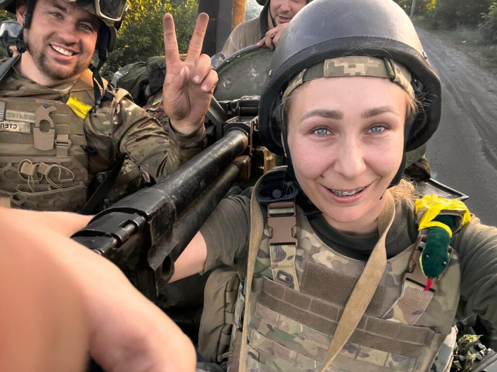 «Для жінки йти в ЗСУ і пробувати реалізуватися — це ризик». Інтерв’ю з командиркою взводу зв’язку «Харлі Квін»