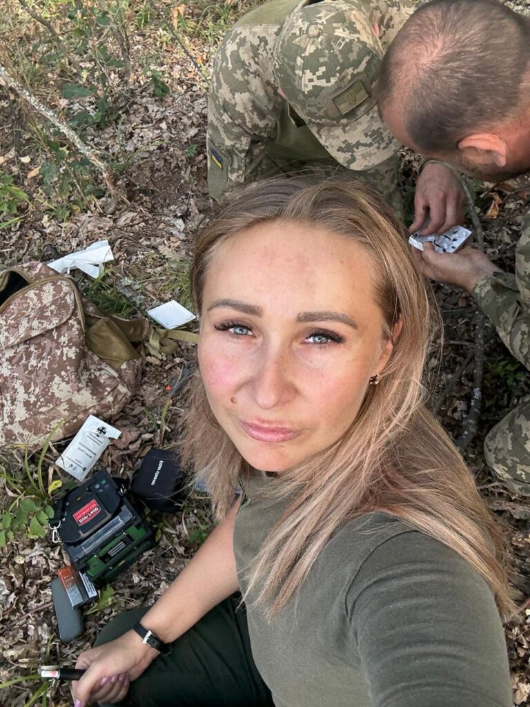 «Для жінки йти в ЗСУ і пробувати реалізуватися — це ризик». Інтерв’ю з командиркою взводу зв’язку «Харлі Квін»