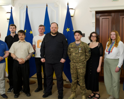 Голова Верховної Ради України зустрівся з ЛГБТК+ організаціями щодо реформи Цивільного кодексу