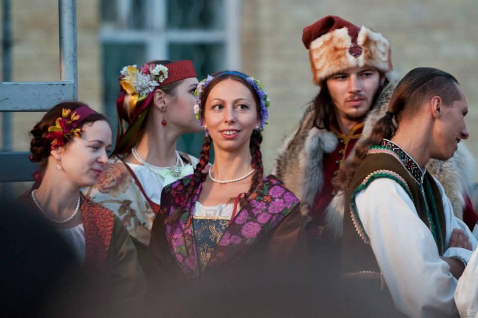 Під щасливою зіркою іншості: роман «Та, що читала зорі» Наталії Довгопол