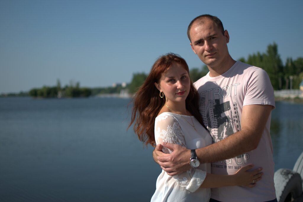 «Щоб донька пам’ятала свого тата»: дружина загиблого бойового медика написала книжку про їхню родину