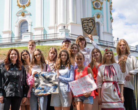 Ми незалежні, але від нас залежить: Клуб Добродіїв об’єднав мисткинь для підтримки підлітків