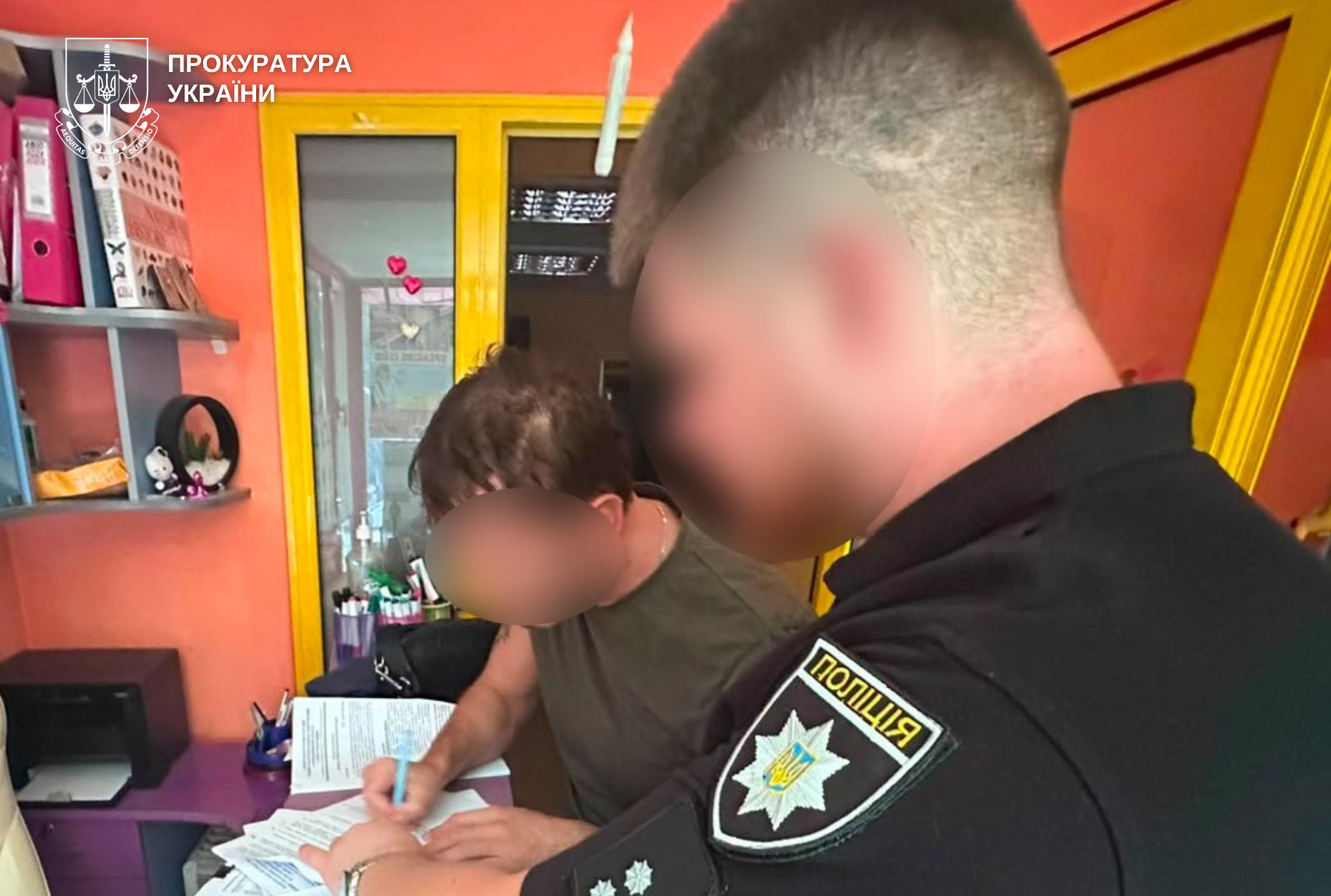 Директору мовного центру в Хмельницькому повідомили про нову підозру — у розбещенні учениць