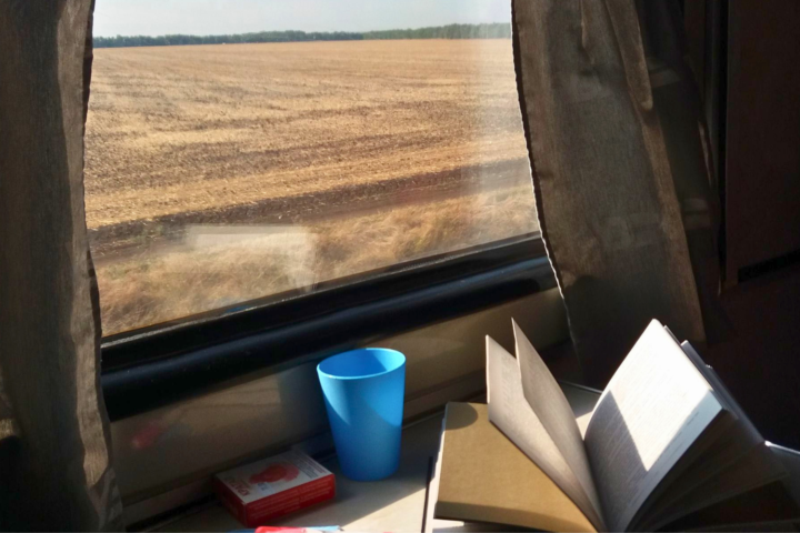Укрзалізниця додала можливість замовляти книжки під час купівлі квитка