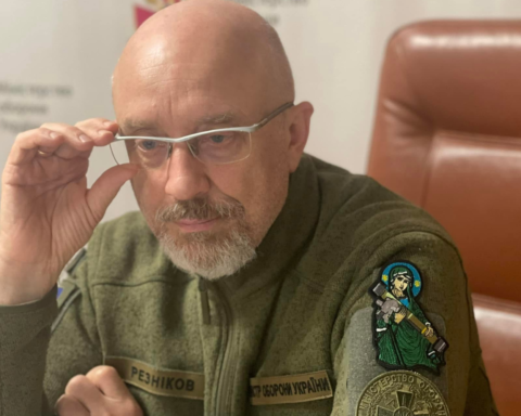 Резніков запропонував зобов’язати жінок служити в армії, як чоловіків