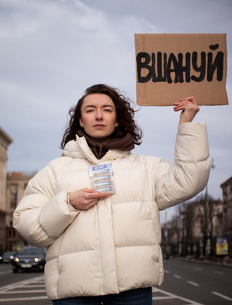 «Мене колись обізвали некропропагандисткою». Катерина Даценко про рух «Вшануй», практику памʼятання та хвилину мовчання