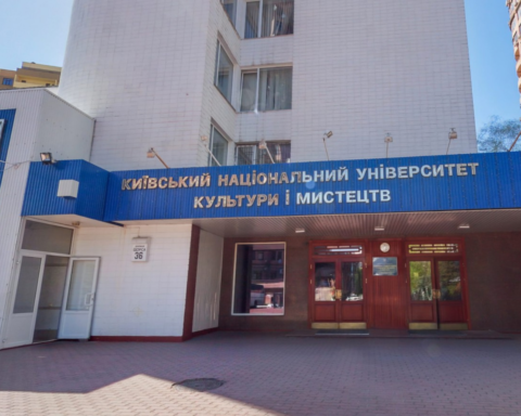 Вербування студентів та приватні вечірки: Нацполіція розслідує зловживання керівництва КНУКіМ і КУК