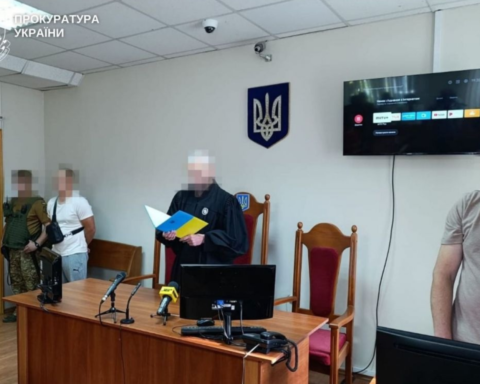 Директора мовного центру у Хмельницькому Віктора Снігурова ув'язнили за зберігання дитячої порнографії